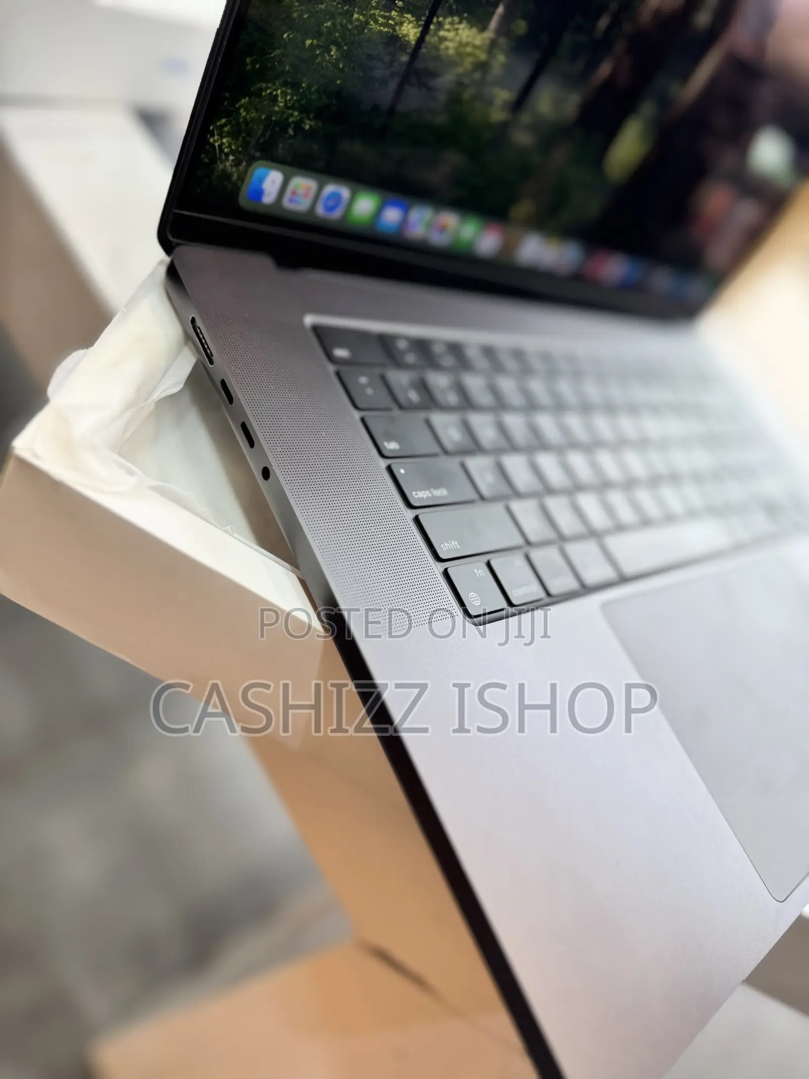 Laptop Apple MacBook Pro 2023 M3 Pro 16-Inch 18GB Apple M3 SSD 512GB