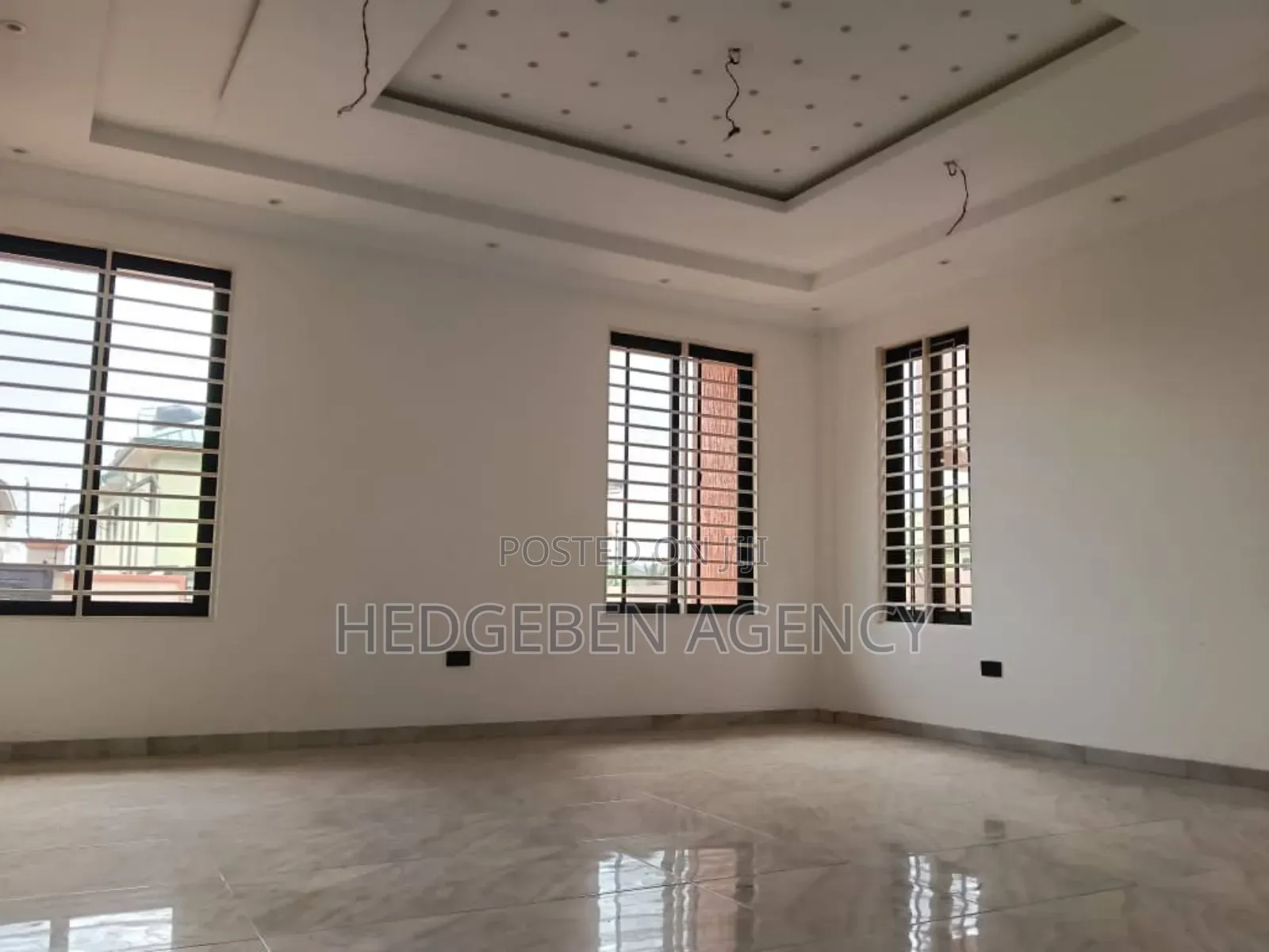 4bdrm Duplex in Oyarifa for sale