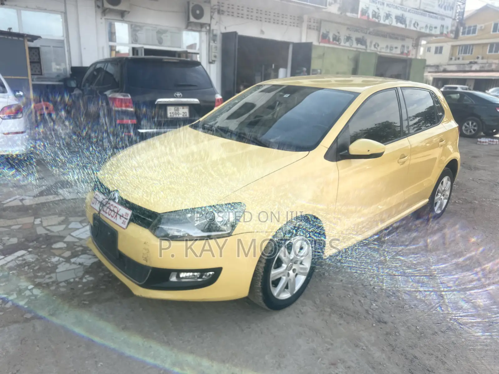 Volkswagen Polo 2013 Yellow