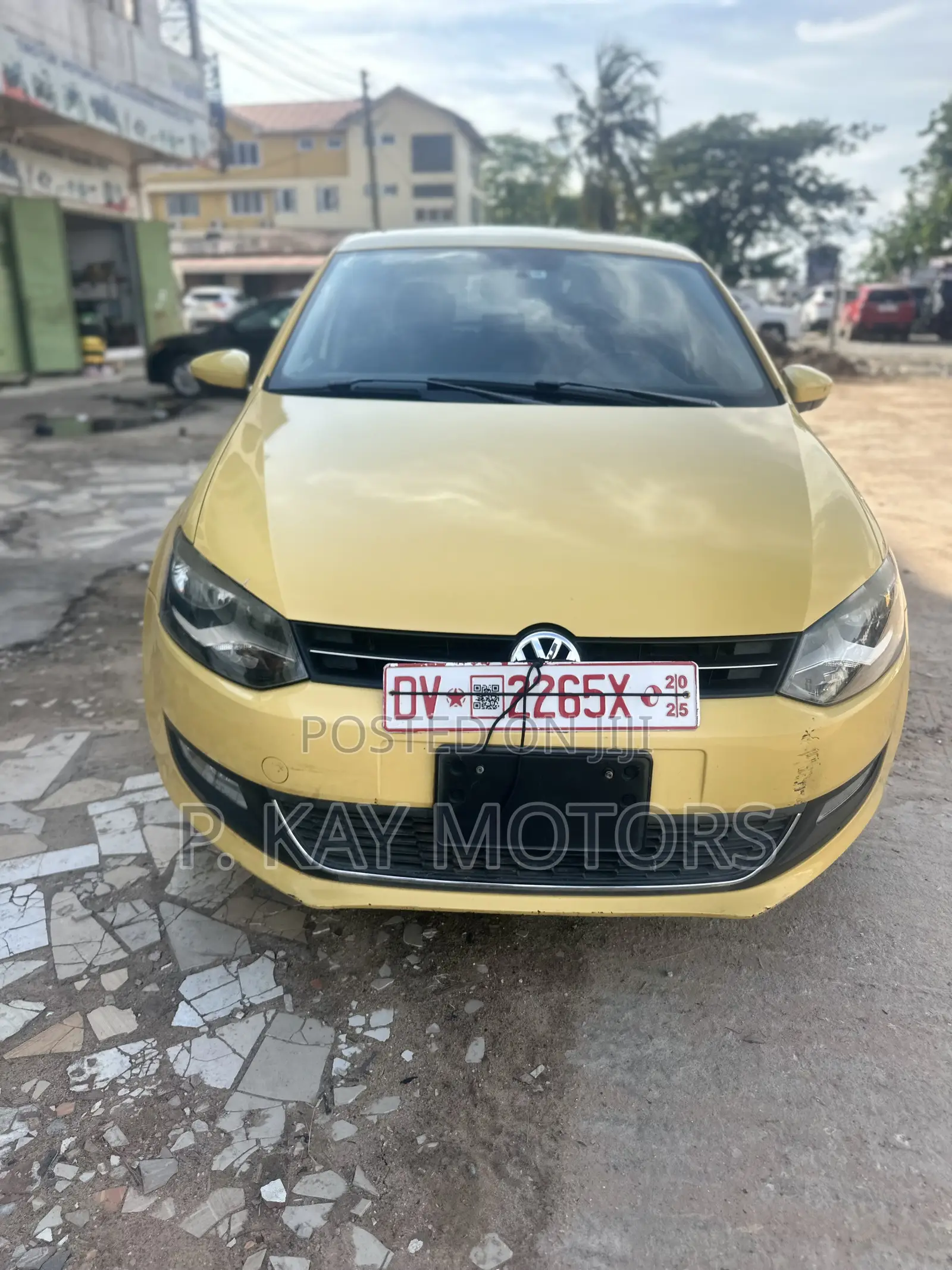 Volkswagen Polo 2013 Yellow