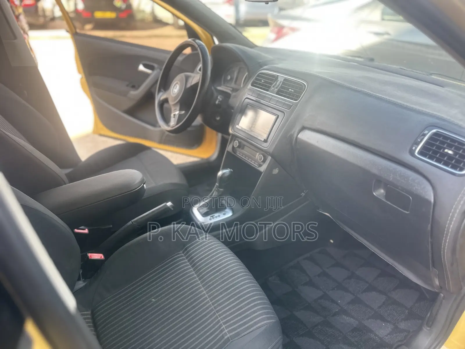 Volkswagen Polo 2013 Yellow