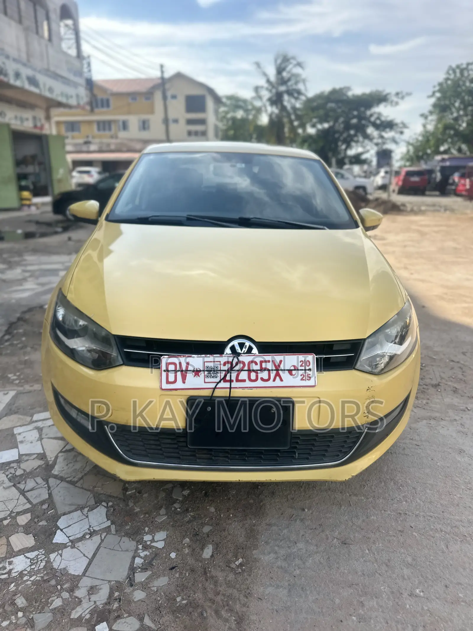 Volkswagen Polo 2013 Yellow