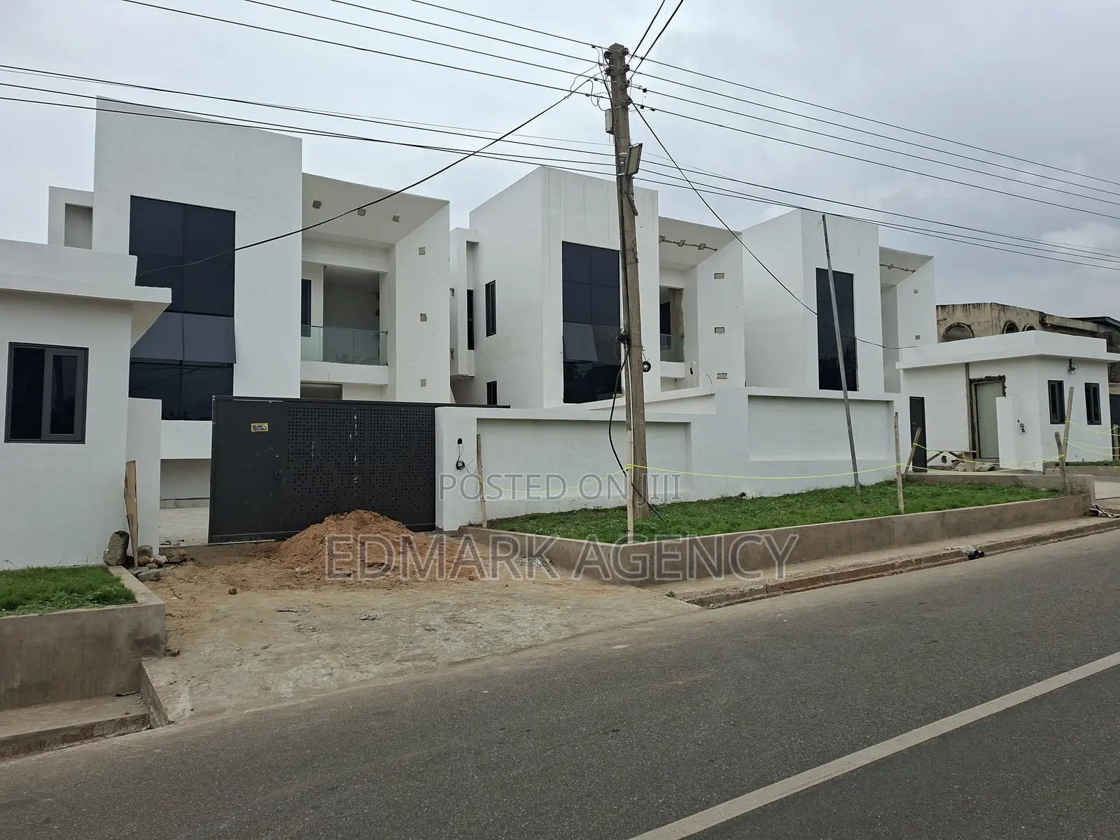 4bdrm House in Abenlenkpe, Lincoln School Area for sale