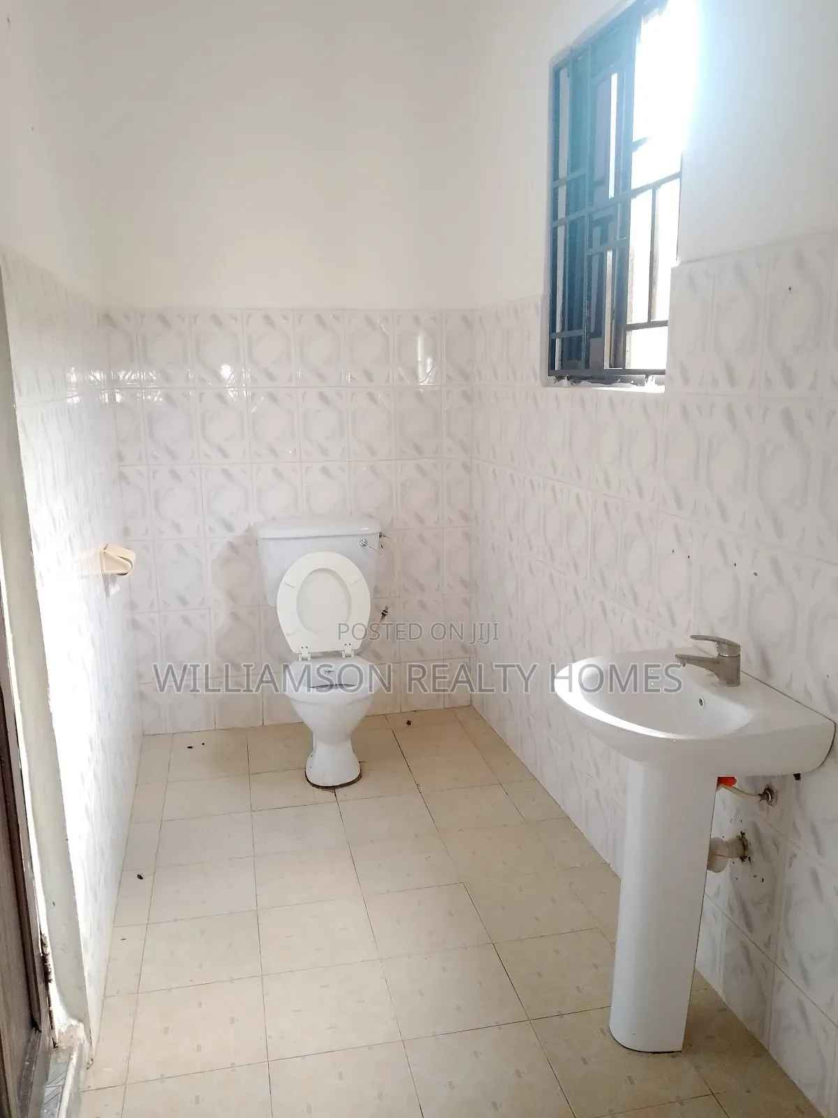 3bdrm Apartment in Hfc Estate Area, Spintex for rent