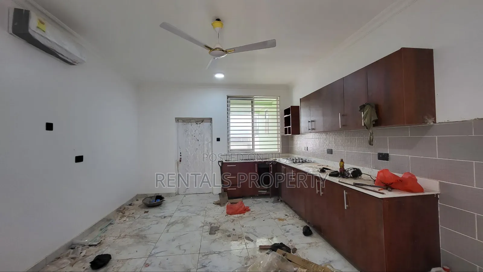 2bdrm Block of Flats in West Hills Mall Area for rent