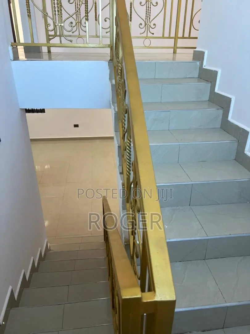 4bdrm House in Ashongman Estate for sale