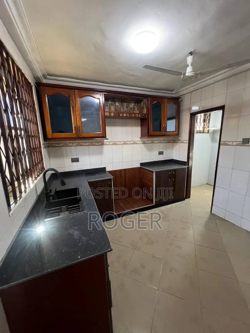 4bdrm House in Ashongman Estate for sale