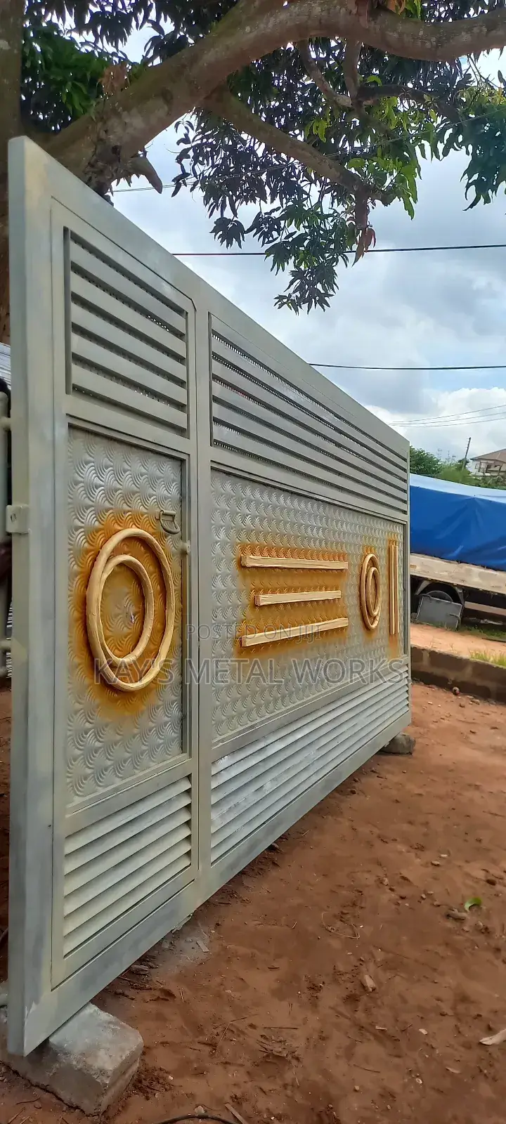 3 Gold Line Design Gate