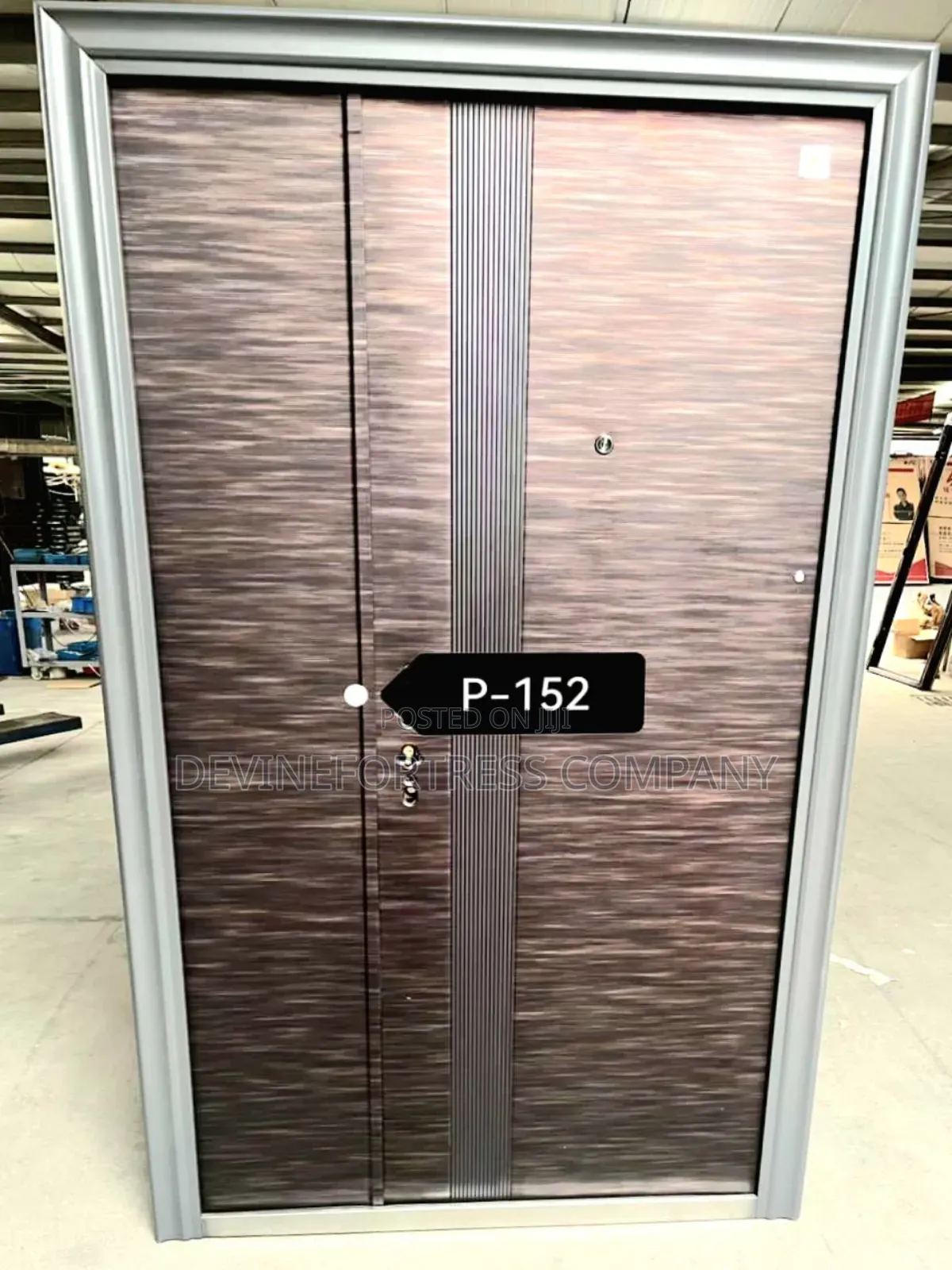 Quality Executive Paladin Smooth Door 1 N Half / With Handle and Key