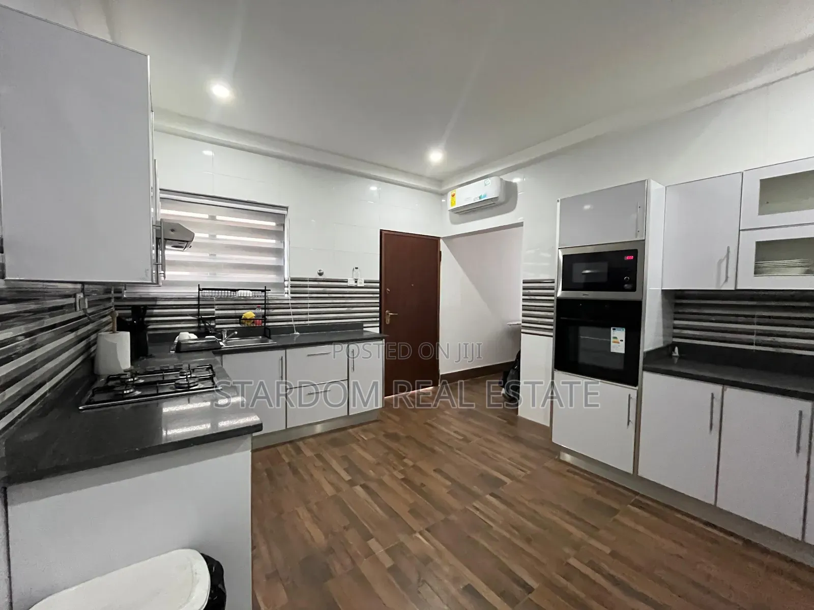 Furnished 4bdrm Duplex in Anc Mall, East Legon for rent