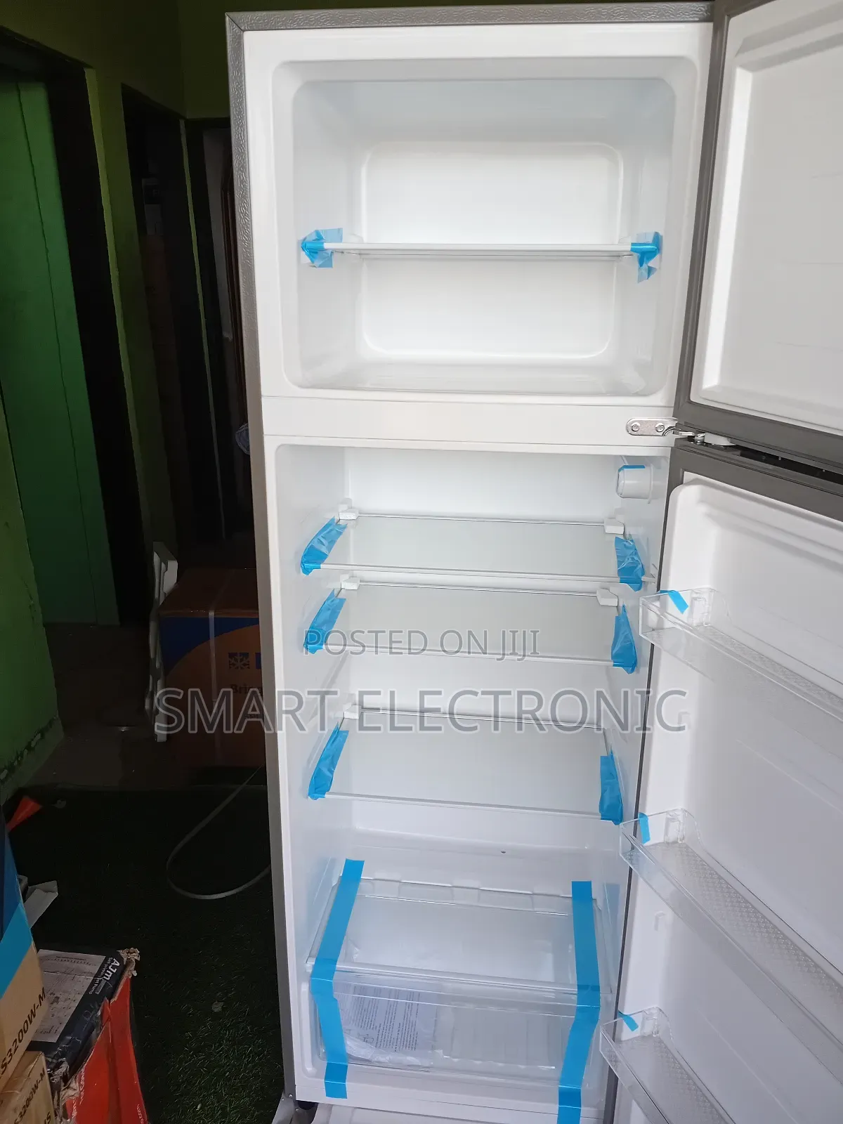 Easy to Clean Exterior and Interior Design Fridge With Freezer
