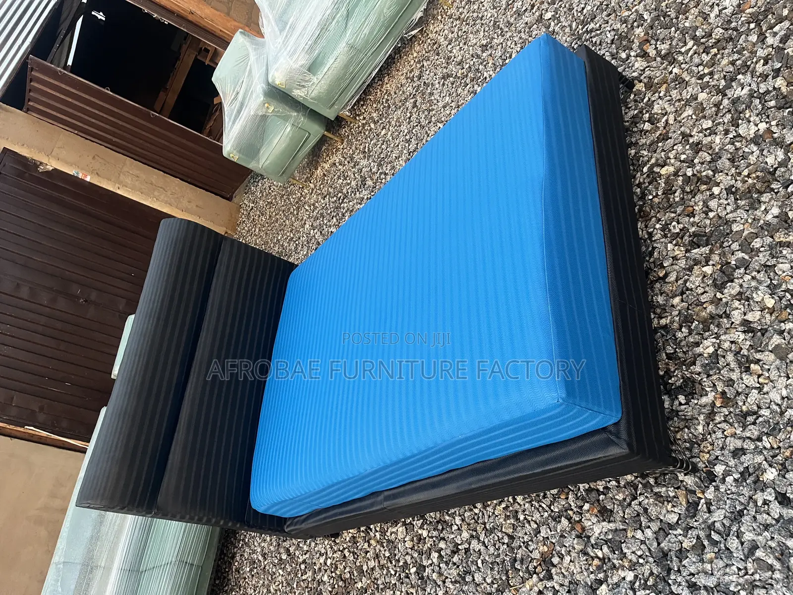 Luxury Double Bed With High Density Non-Removable Matress