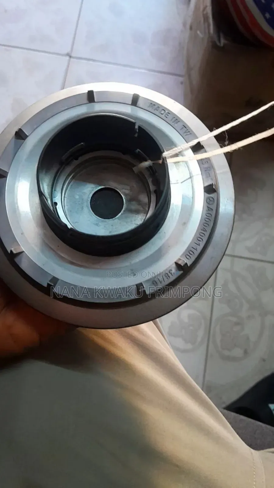 Mercedes-benz Amg Hubcap Tread Lock Type Available
