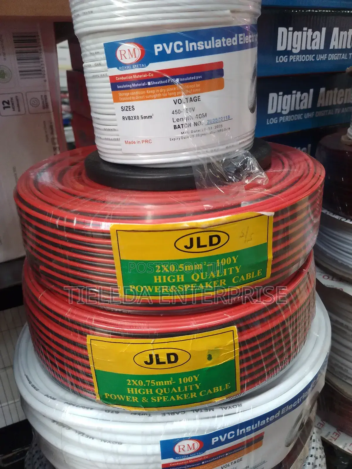 Red and Black Felixable Cable