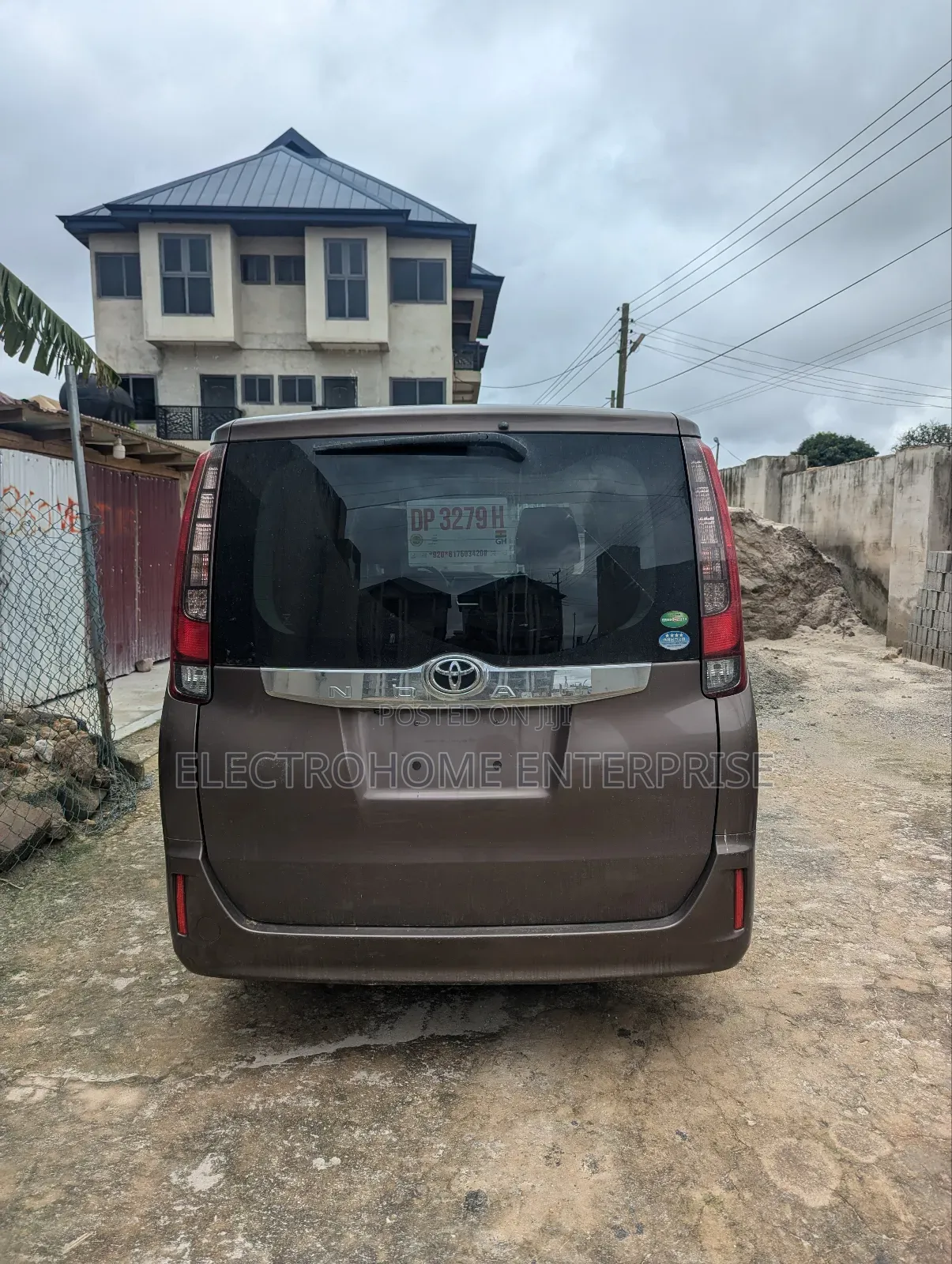 Toyota Noah 2015 Brown