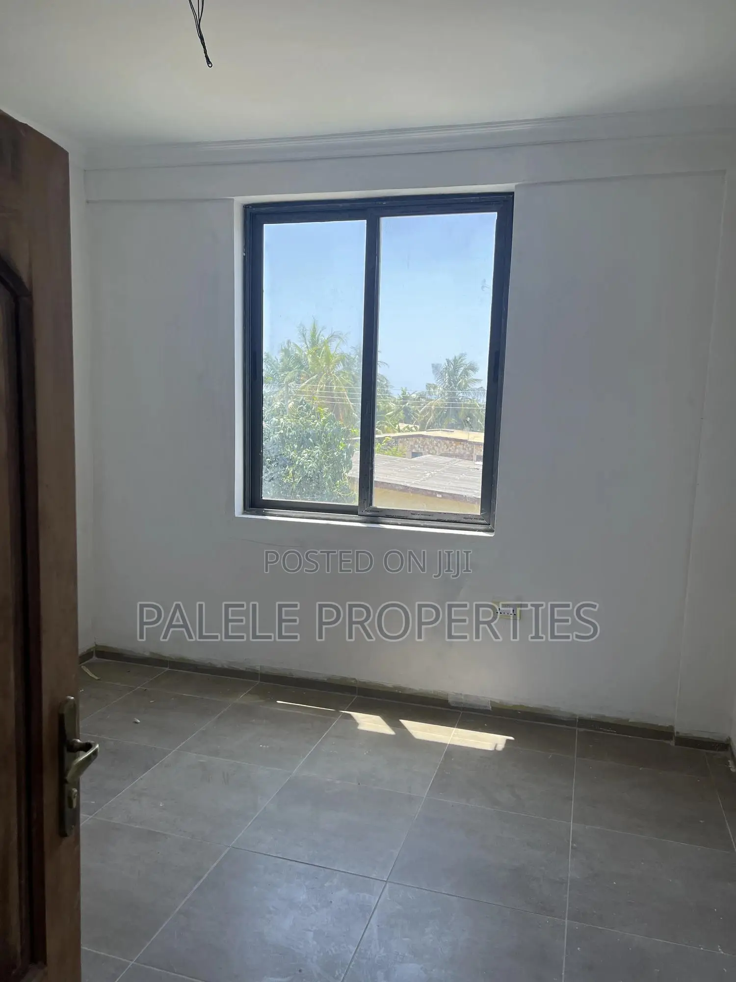 2bdrm Apartment in Exhibition for rent