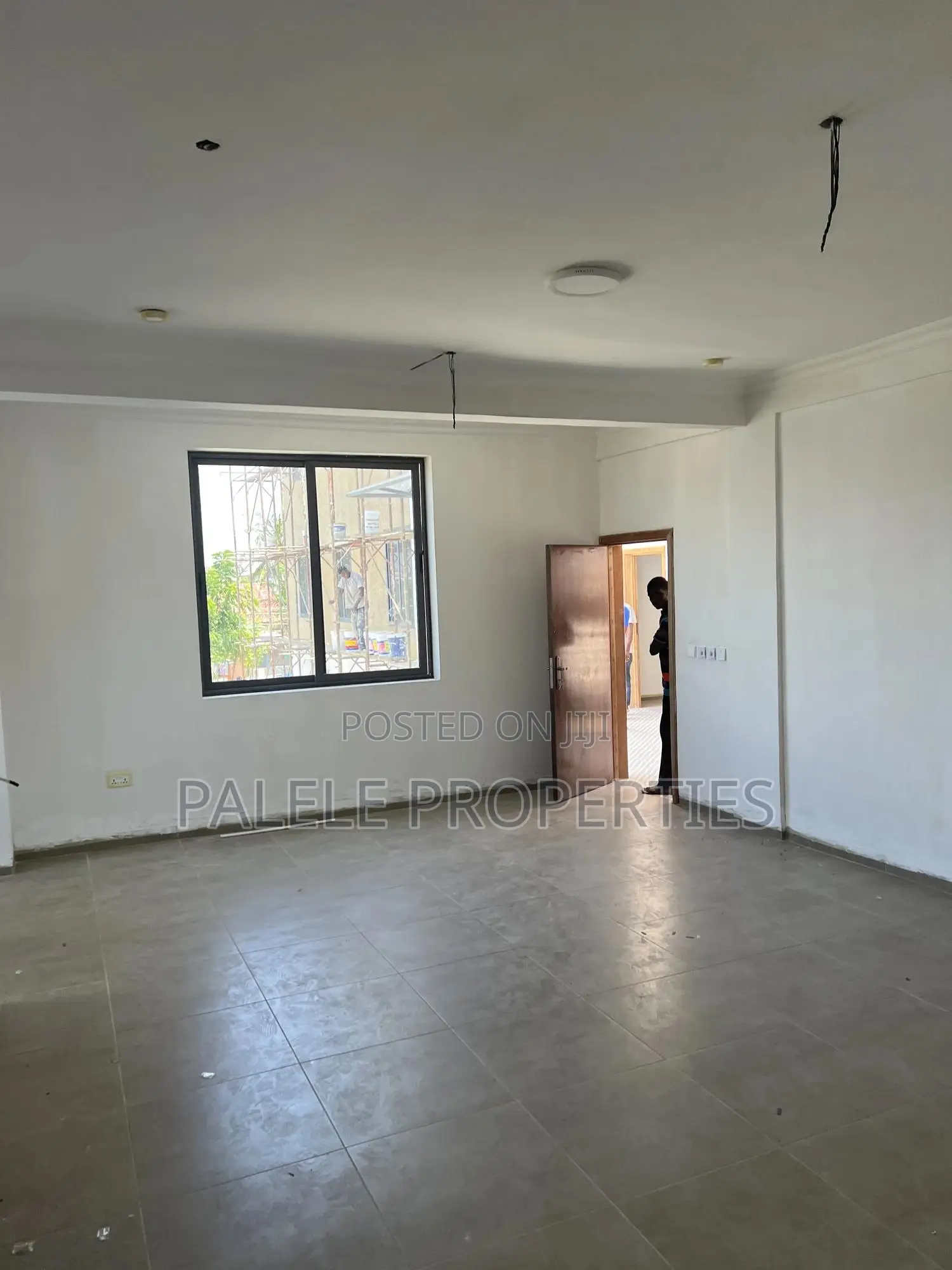 2bdrm Apartment in Exhibition for rent