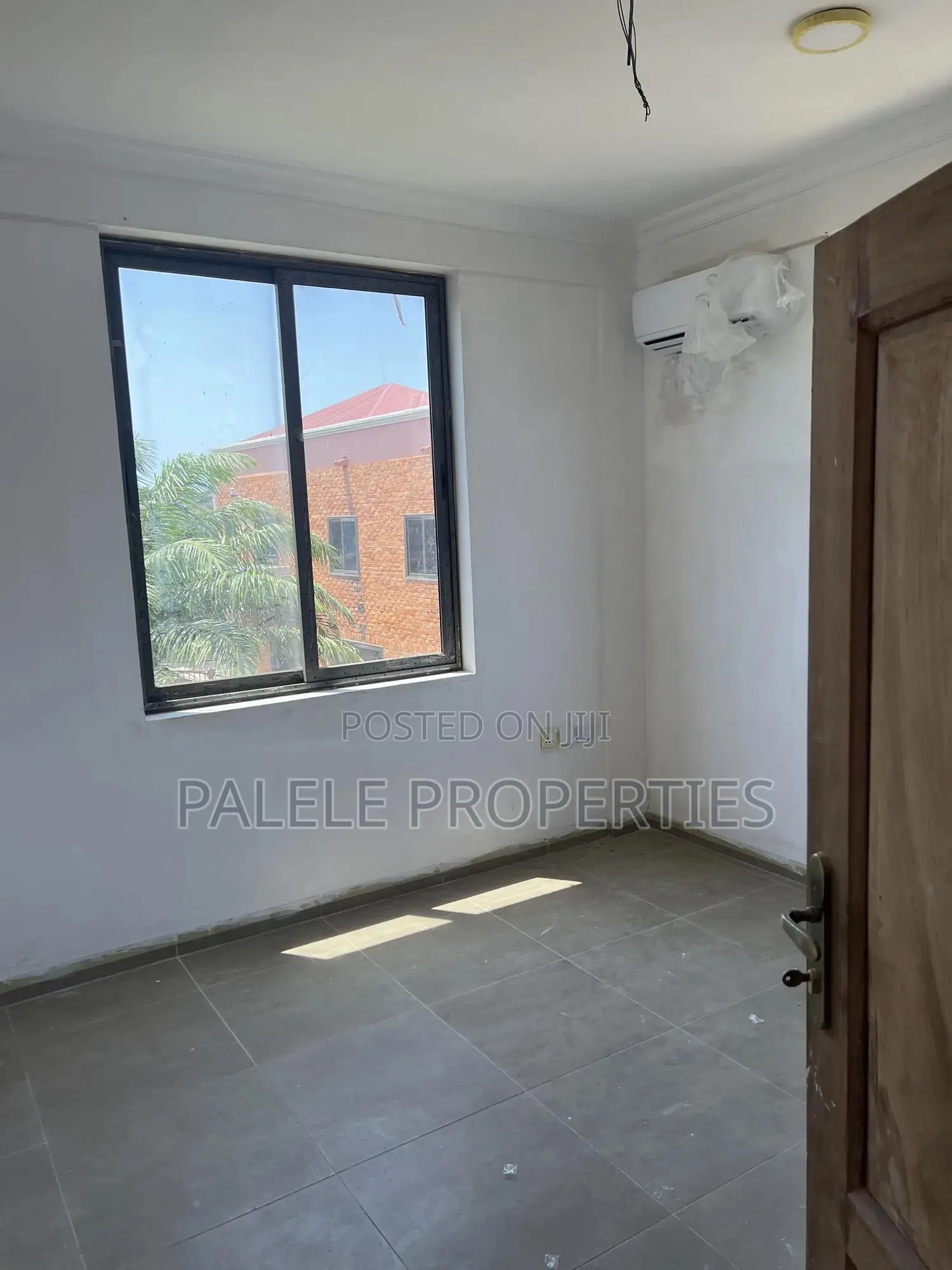 2bdrm Apartment in Exhibition for rent