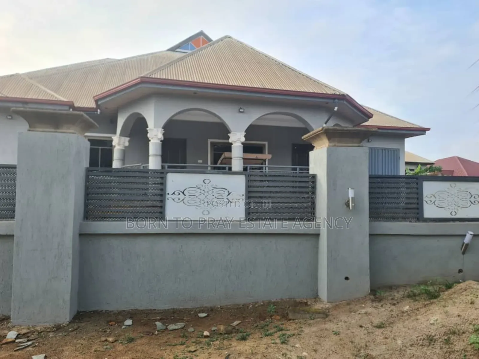 Furnished 6bdrm House in Born To Pray Estate, Atwima Nwabiagya for sale