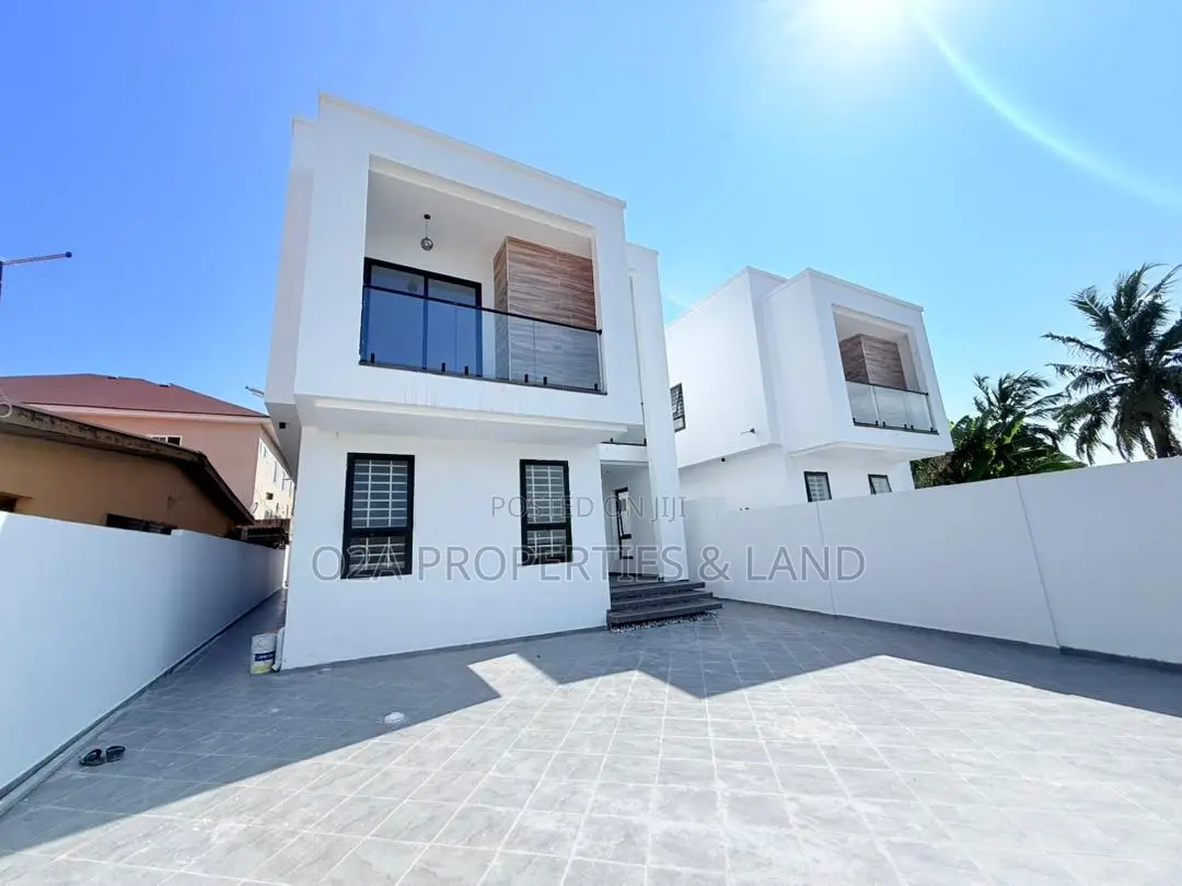 4bdrm House in Sakumono for sale