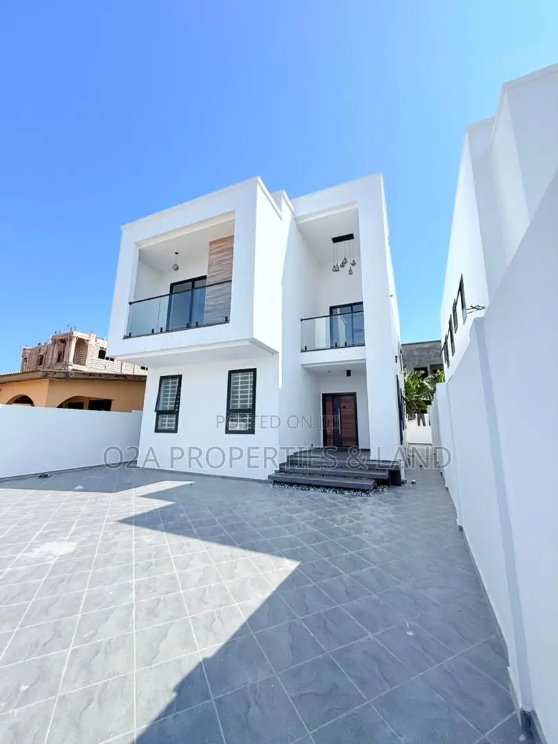 4bdrm House in Sakumono for sale