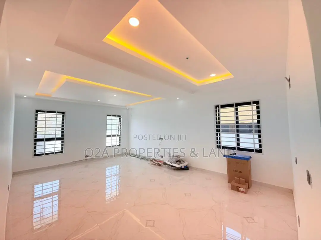 4bdrm House in Sakumono for sale