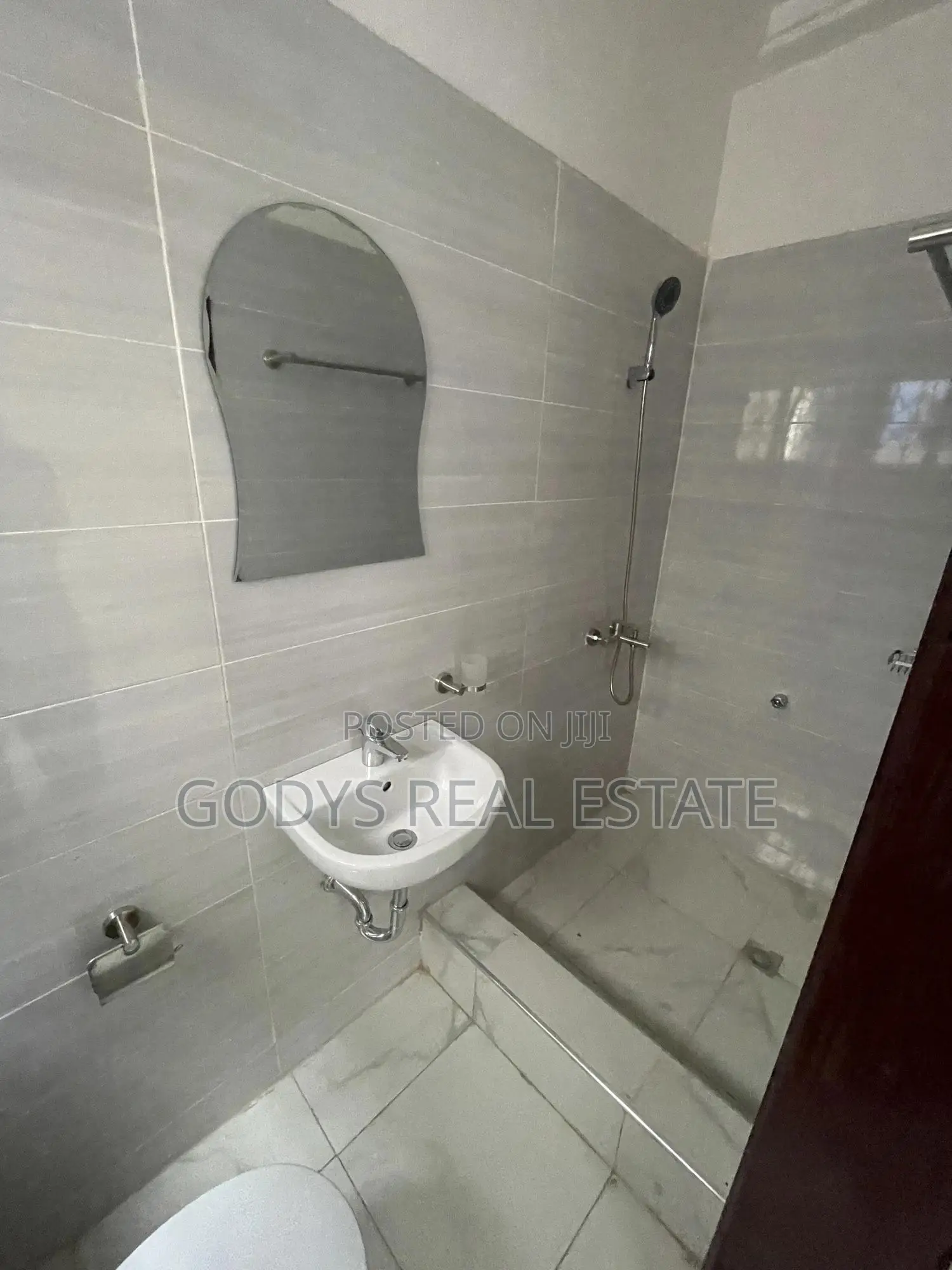 3bdrm Duplex in Godys, Oyarifa for sale