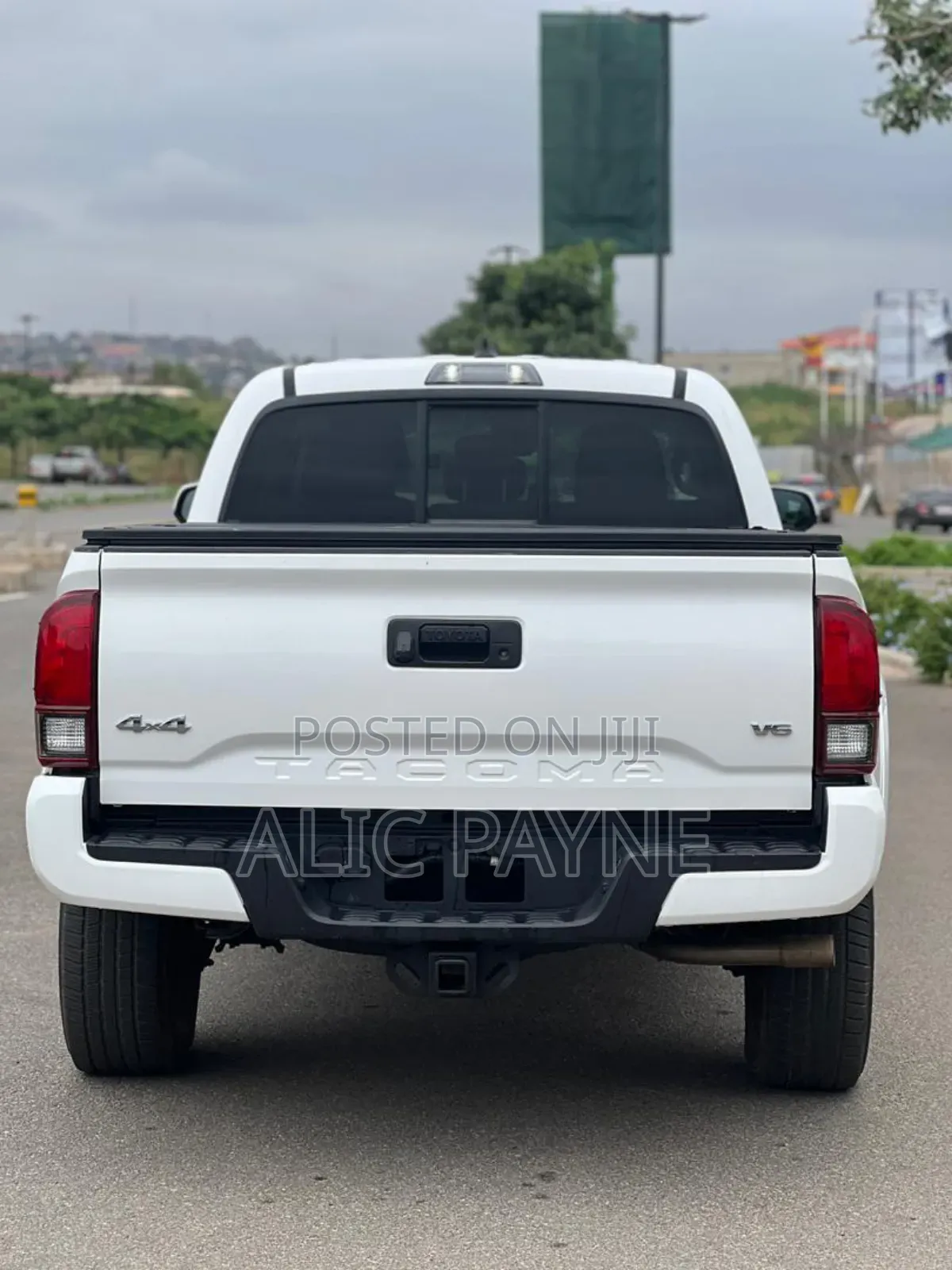 Toyota Tacoma SR5 2022 White