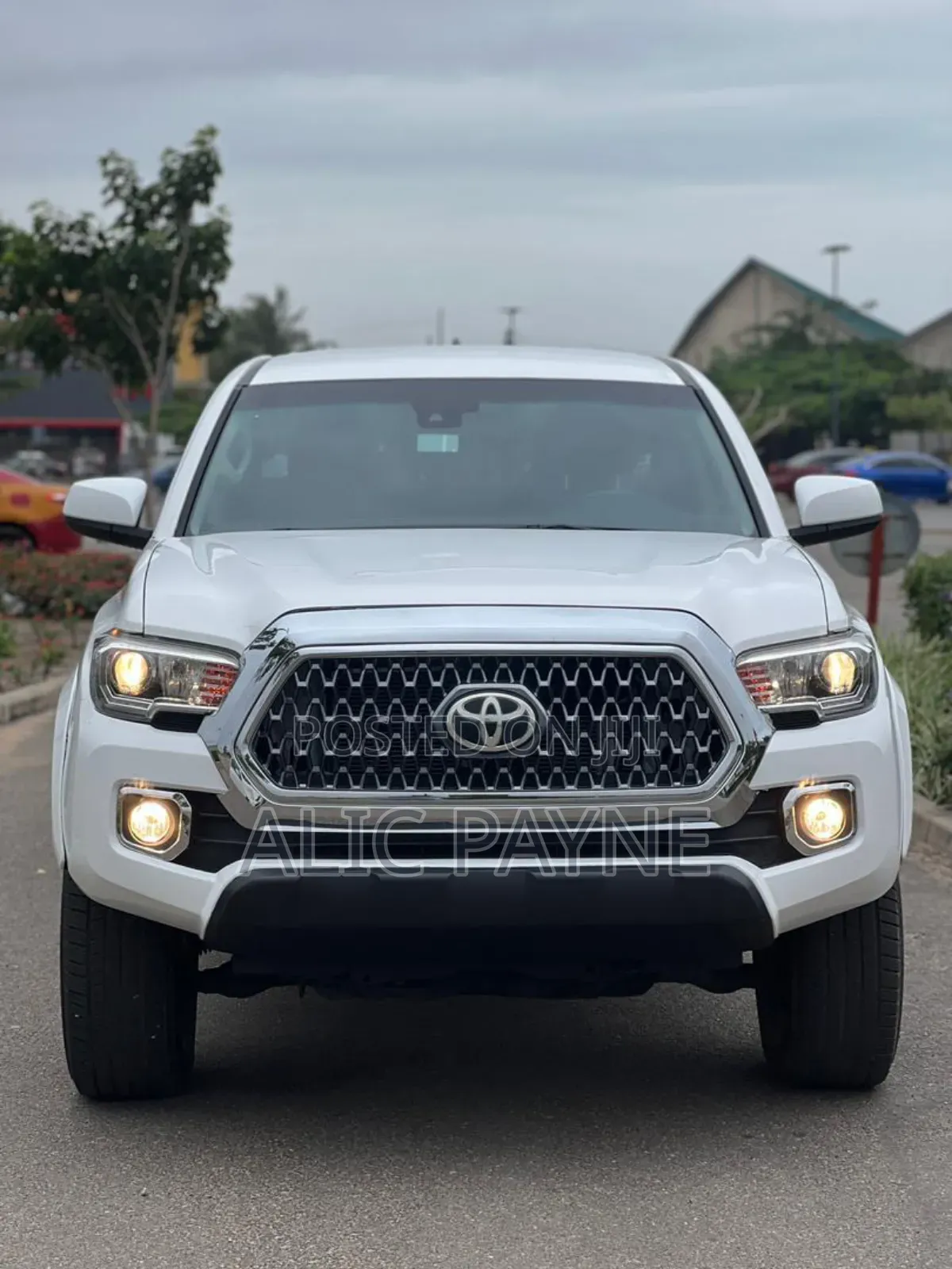 Toyota Tacoma SR5 2022 White