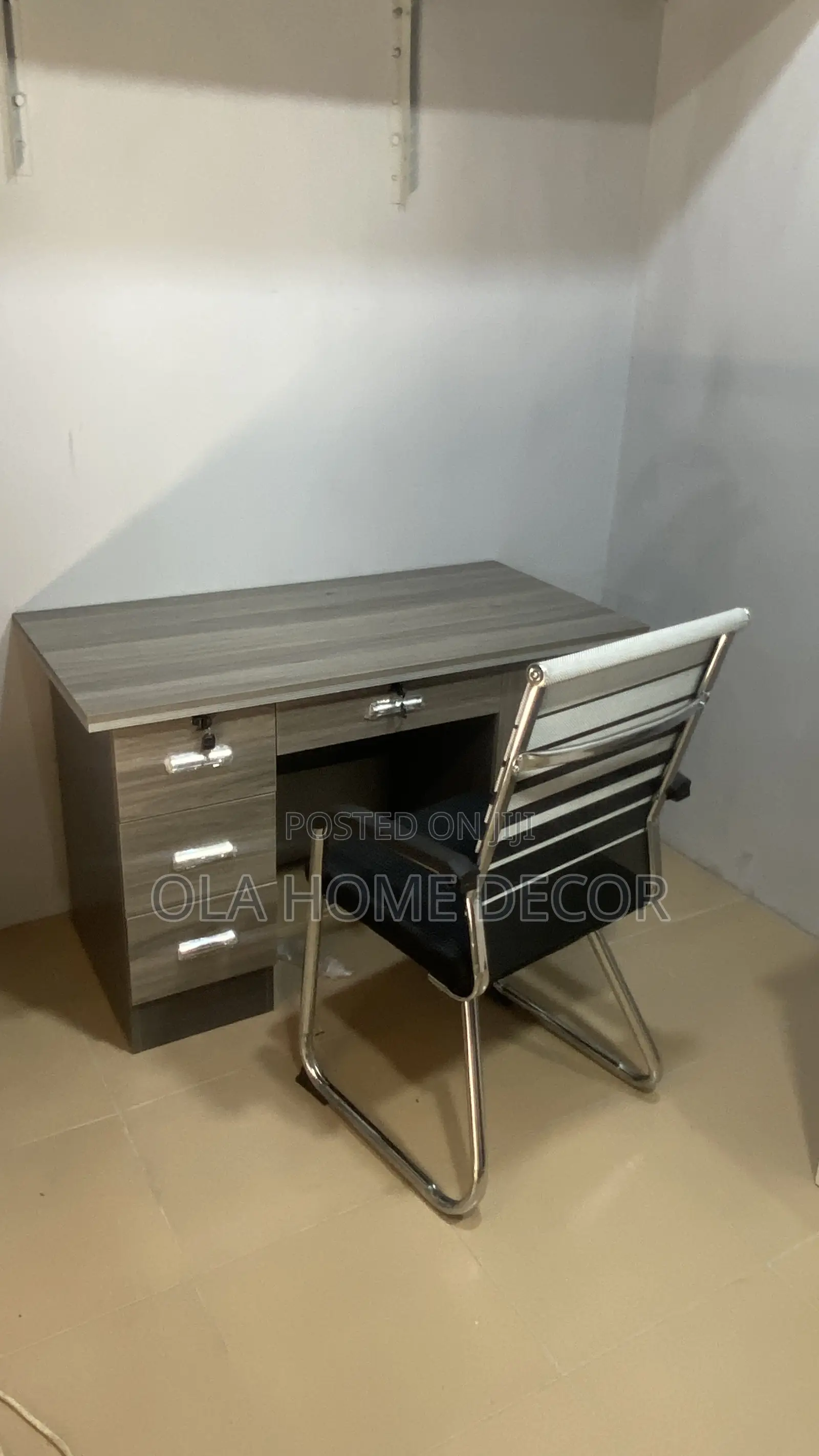 Office Desk With Chair