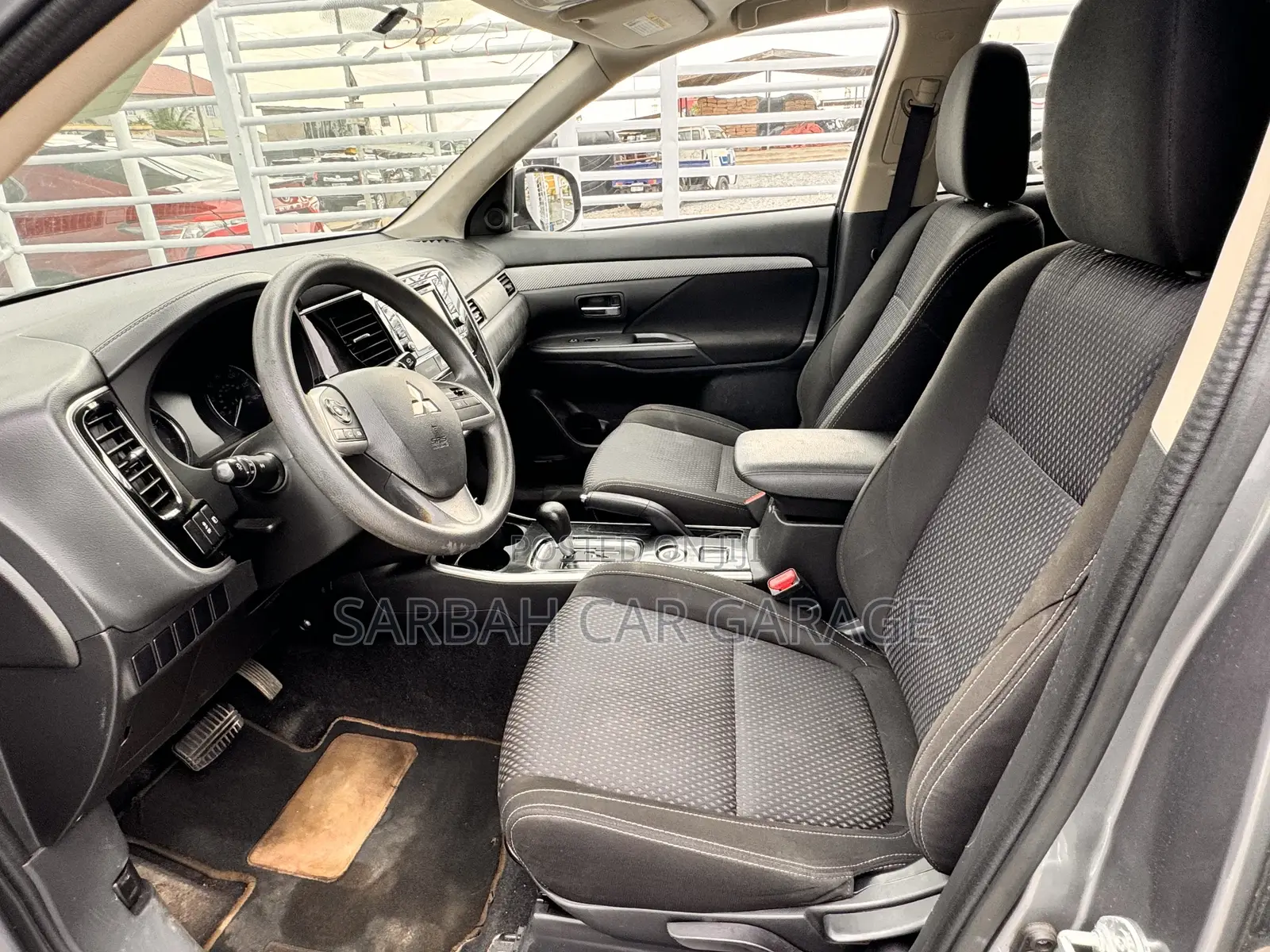 Mitsubishi Outlander 2018 Gray