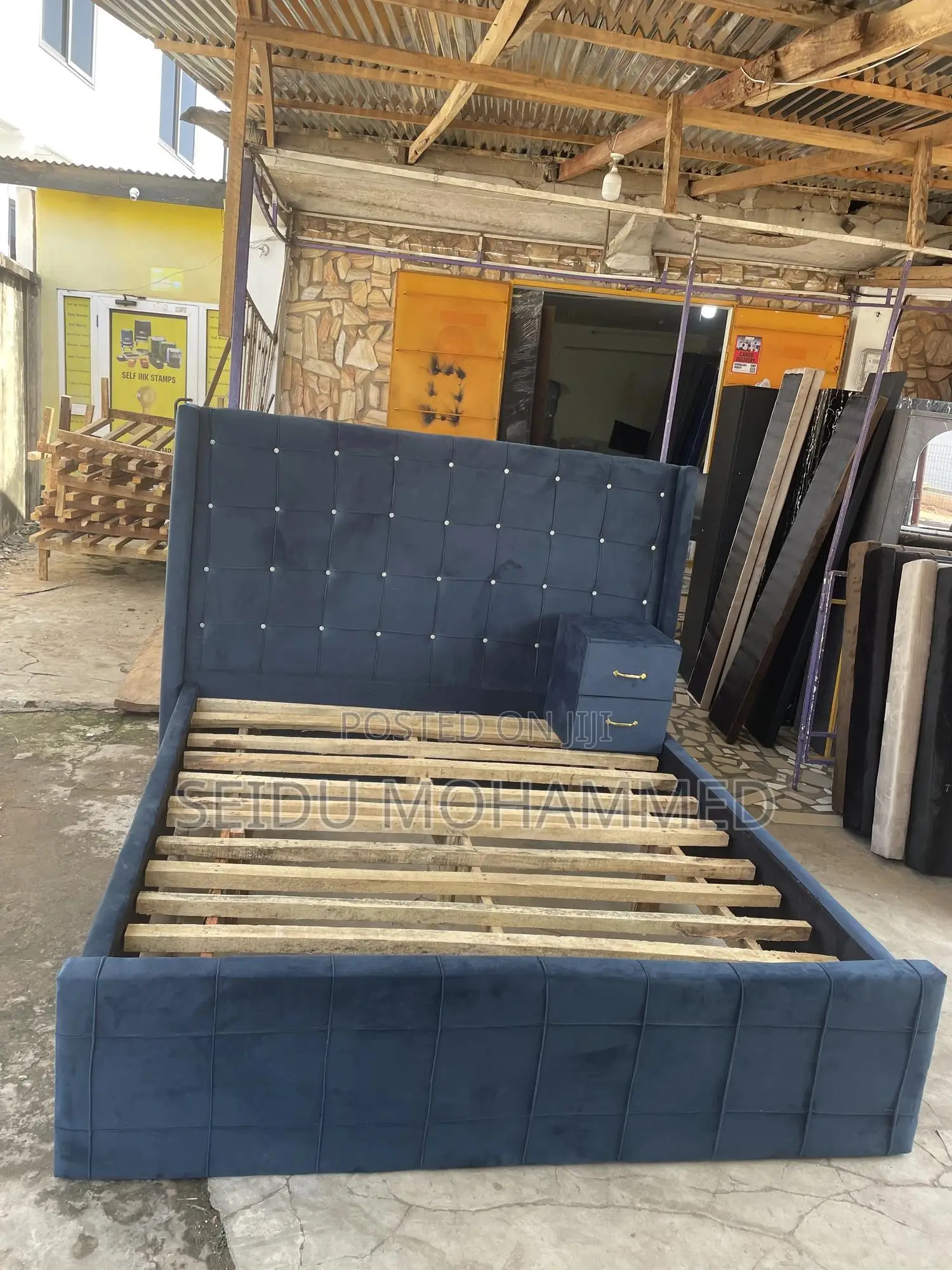 A Design Turkey’S Queen Side Bed Frame With a Side Withdrawal
