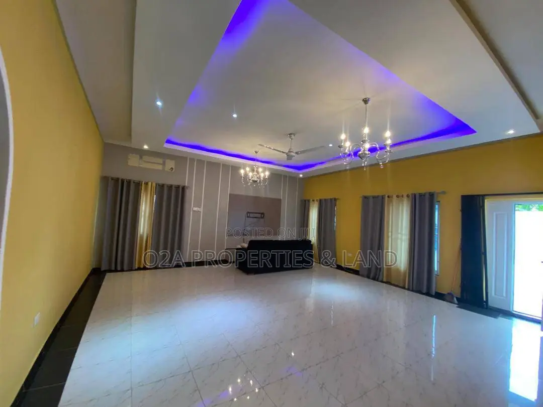3bdrm Bungalow in Spintex, Baatsona Total for rent