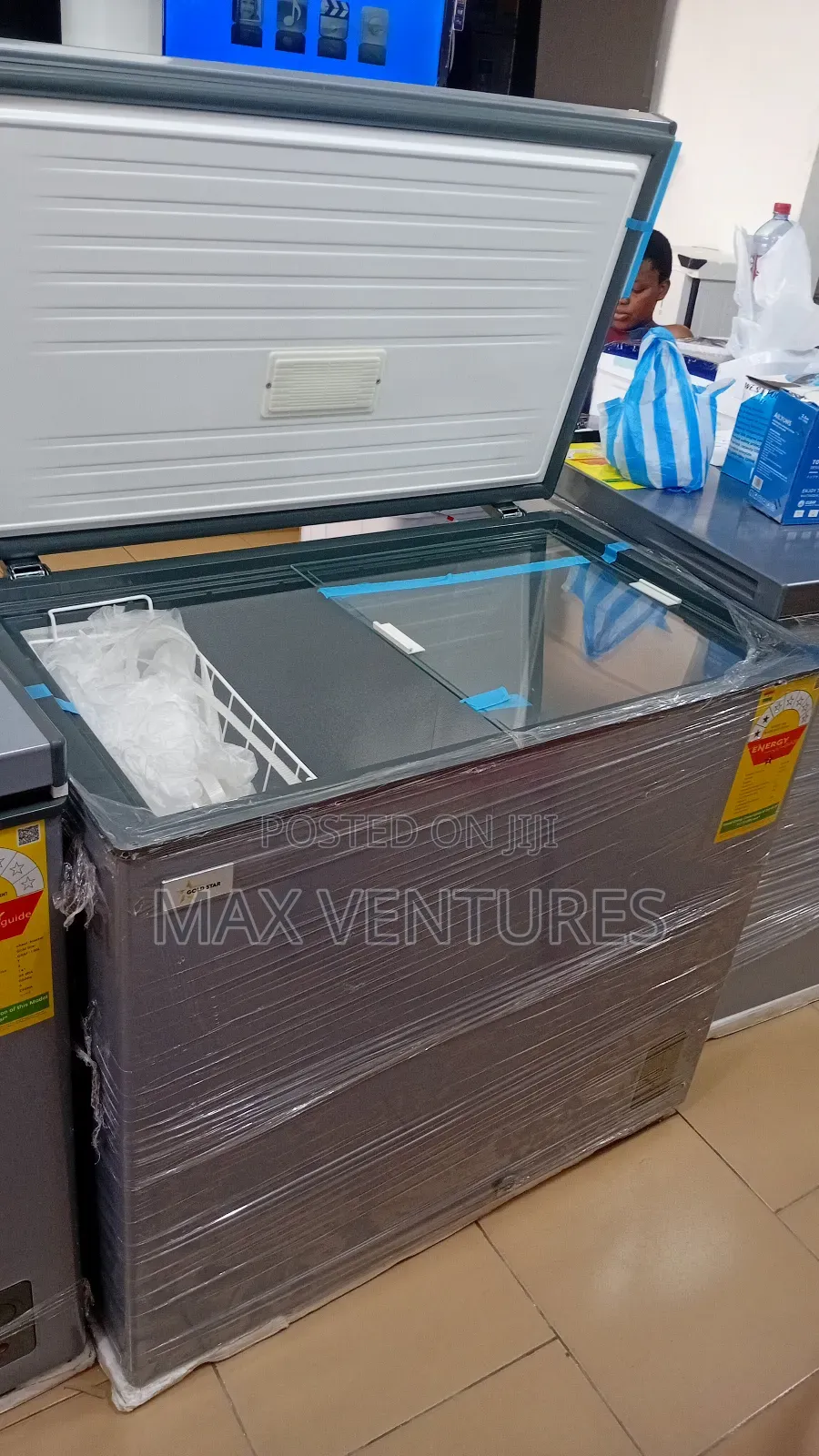 Luxury Homes Goldstar 226 Litres Chest Freezer Glass Top