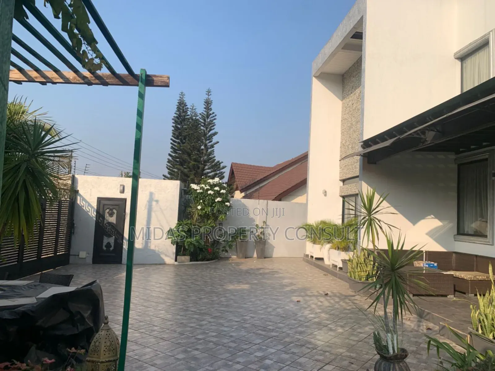 4bdrm House in A&C Mall, East Legon for sale