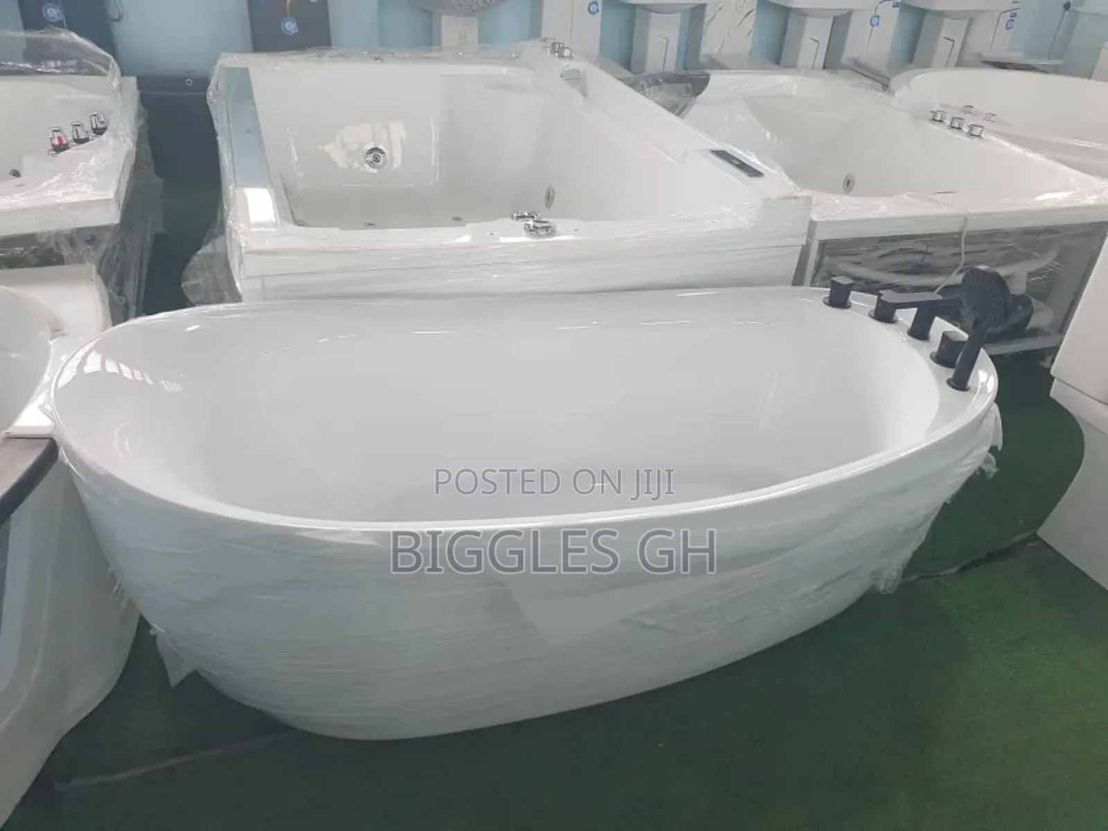 Freestanding Bathtub With Shower Handles