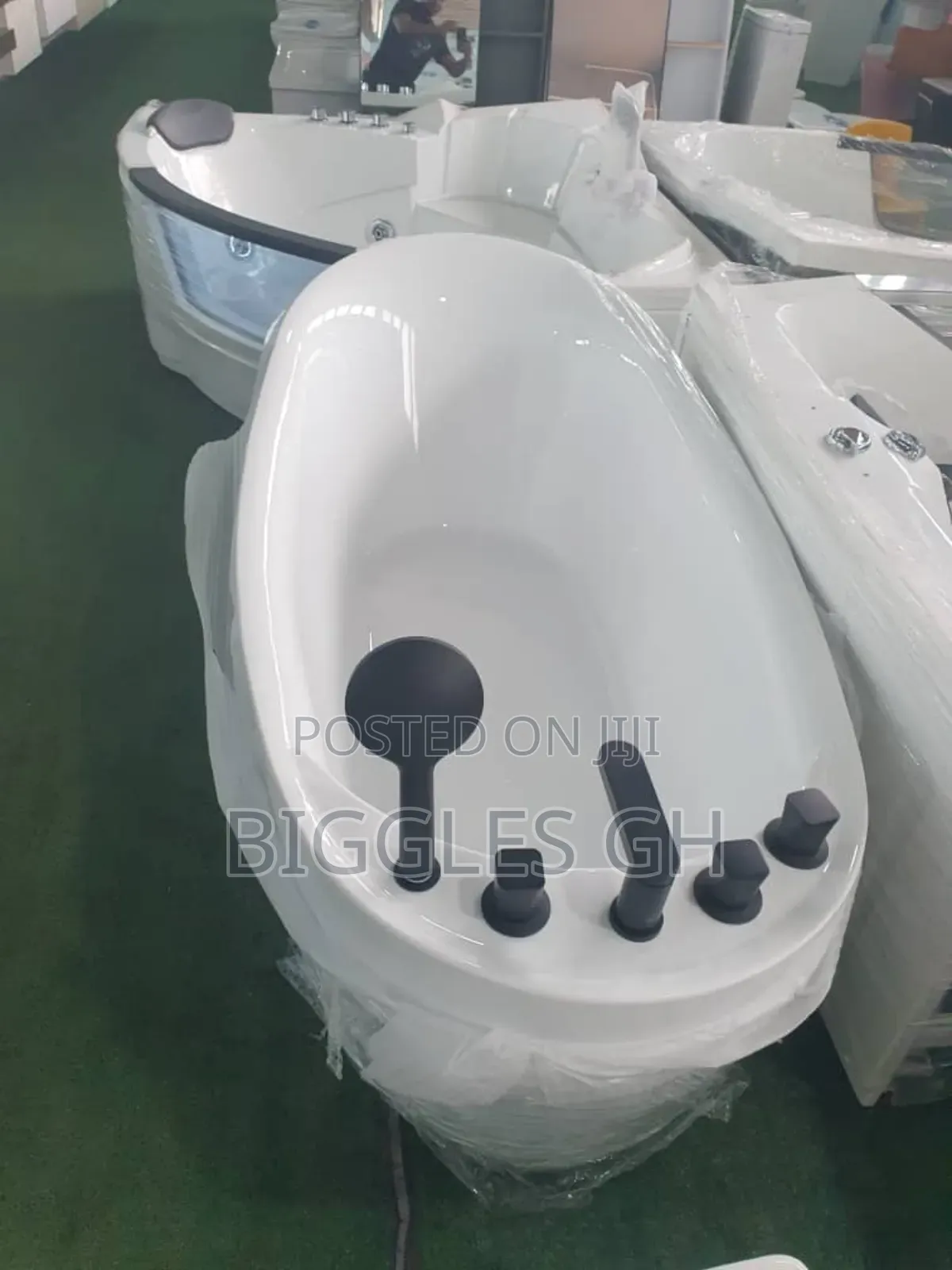 Freestanding Bathtub With Shower Handles