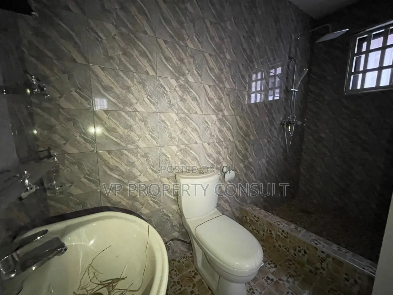 5bdrm House in Kumasi Metropolitan for sale