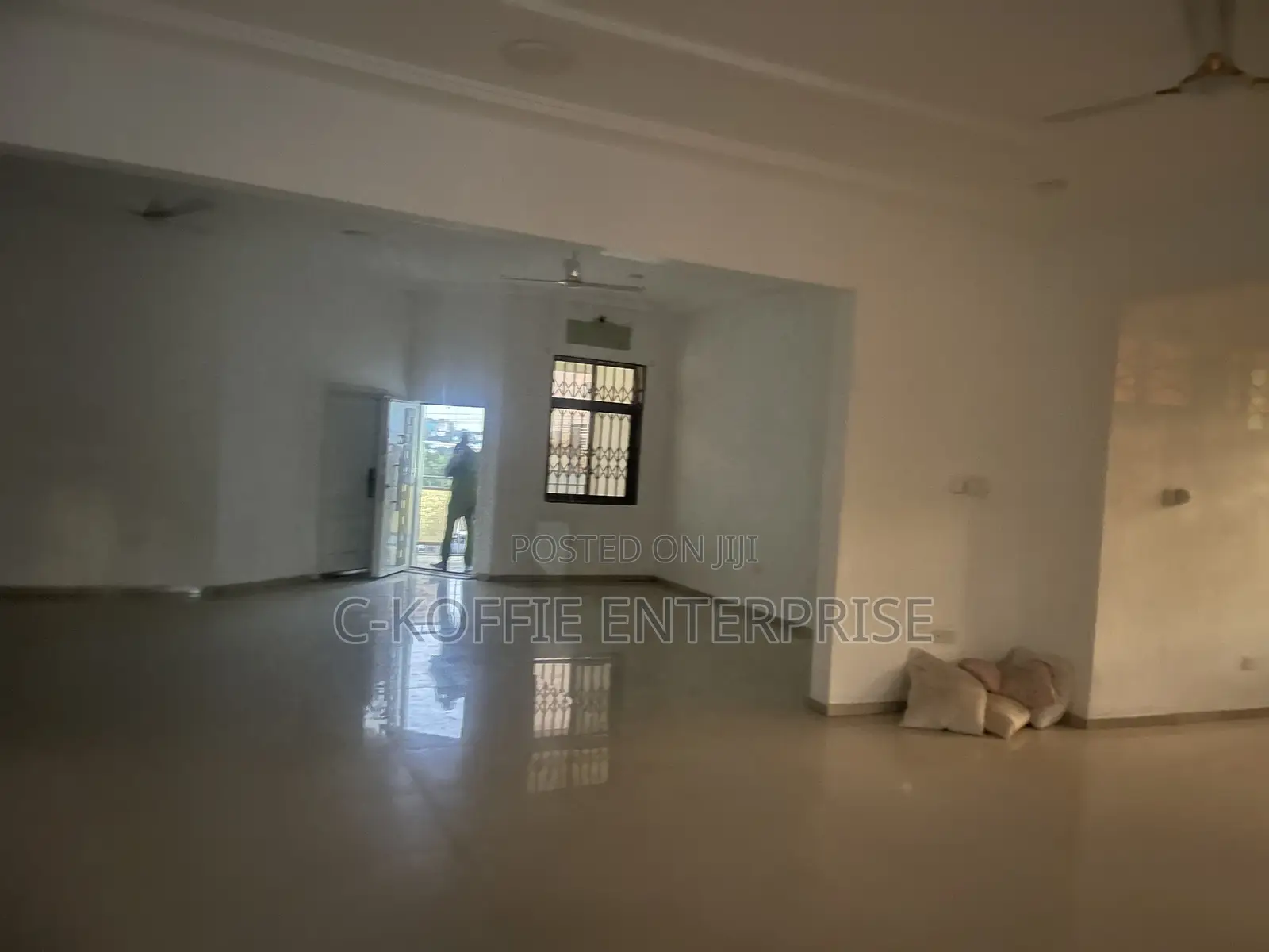 8bdrm Mansion in Dzorwulu for rent