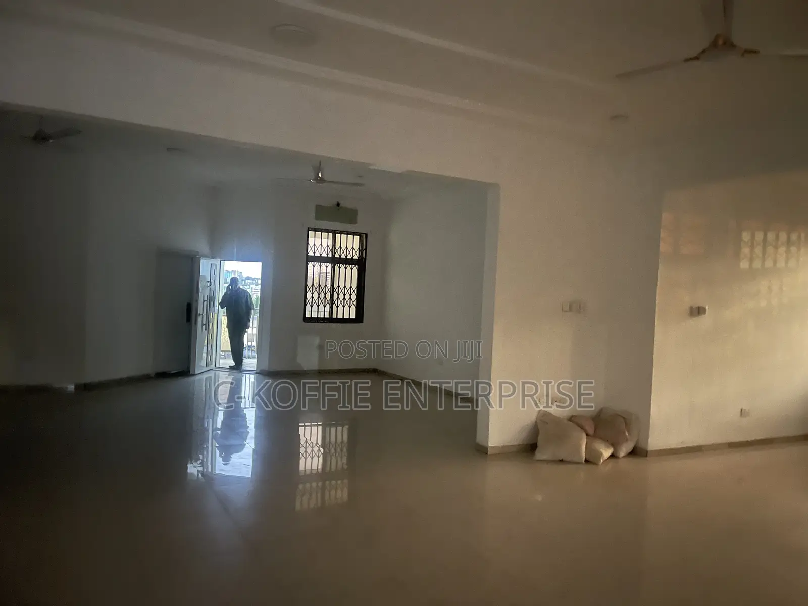 8bdrm Mansion in Dzorwulu for rent