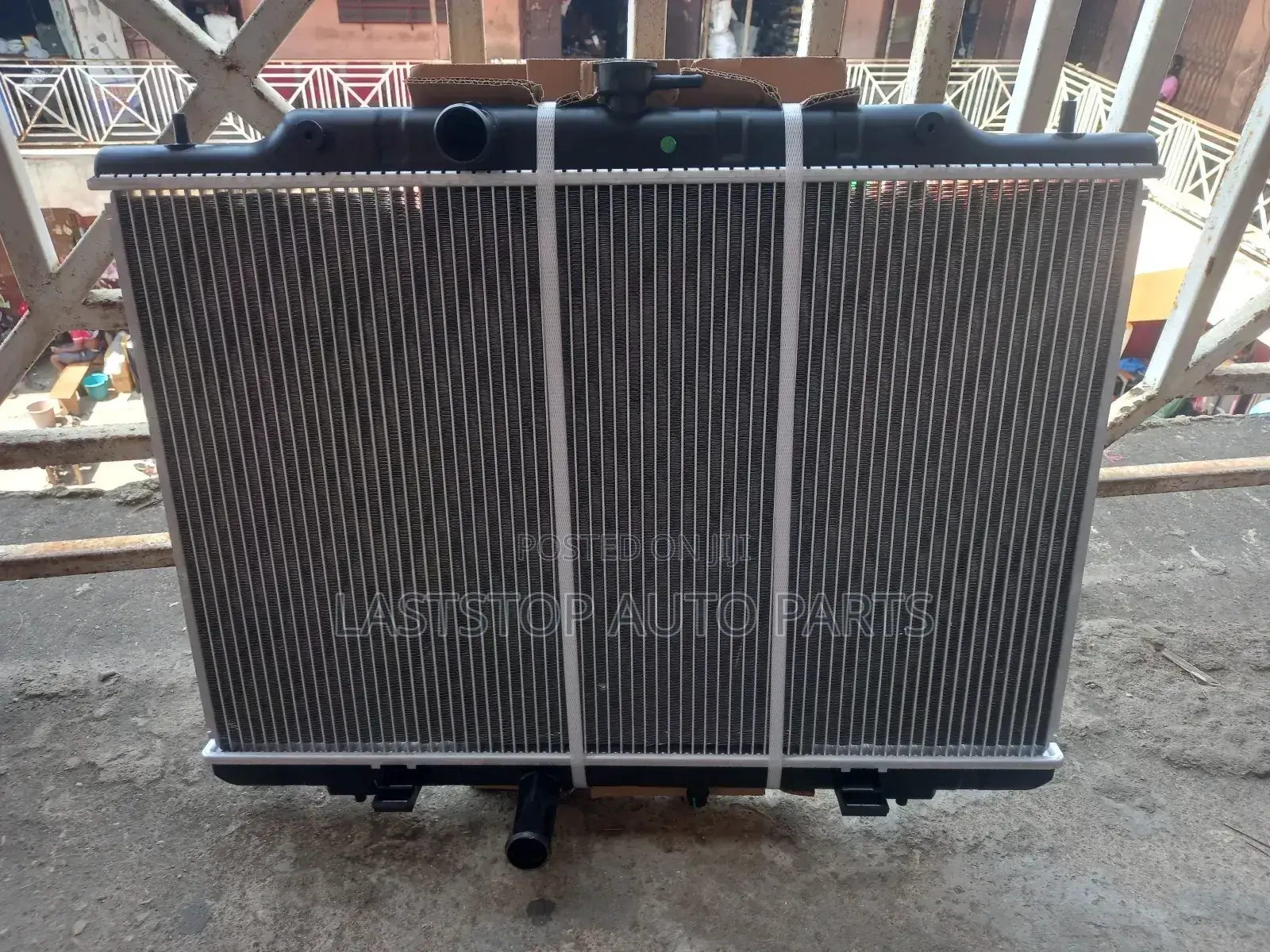 Nissan Rogue Radiator [Water Tank]