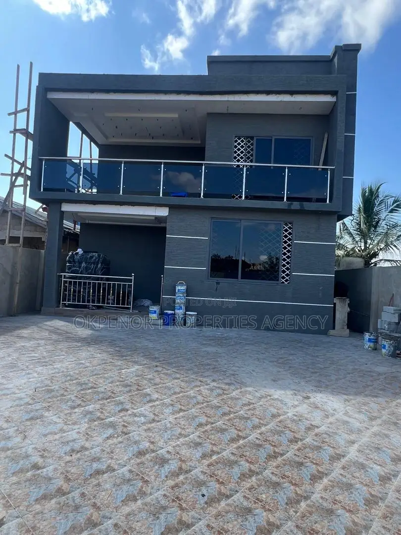 5bdrm House in Ablekuma, Accra Metropolitan for sale