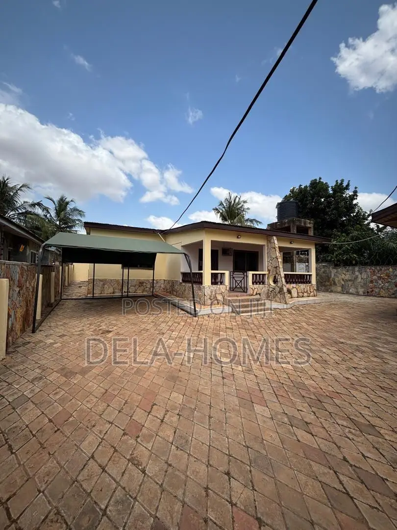 Three-Bedroom Hse for Rent at Adenta