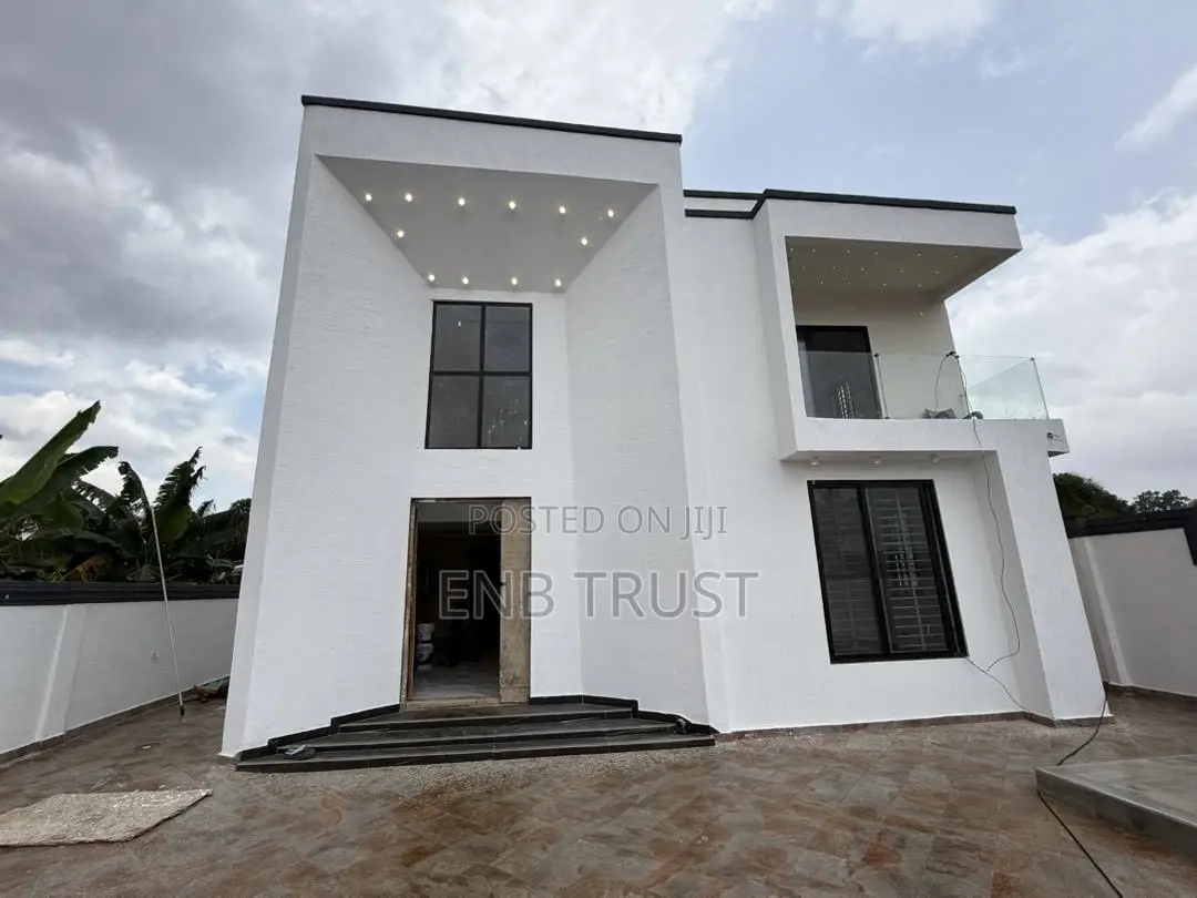 5bdrm Duplex in Adenta Snnit Flats for sale