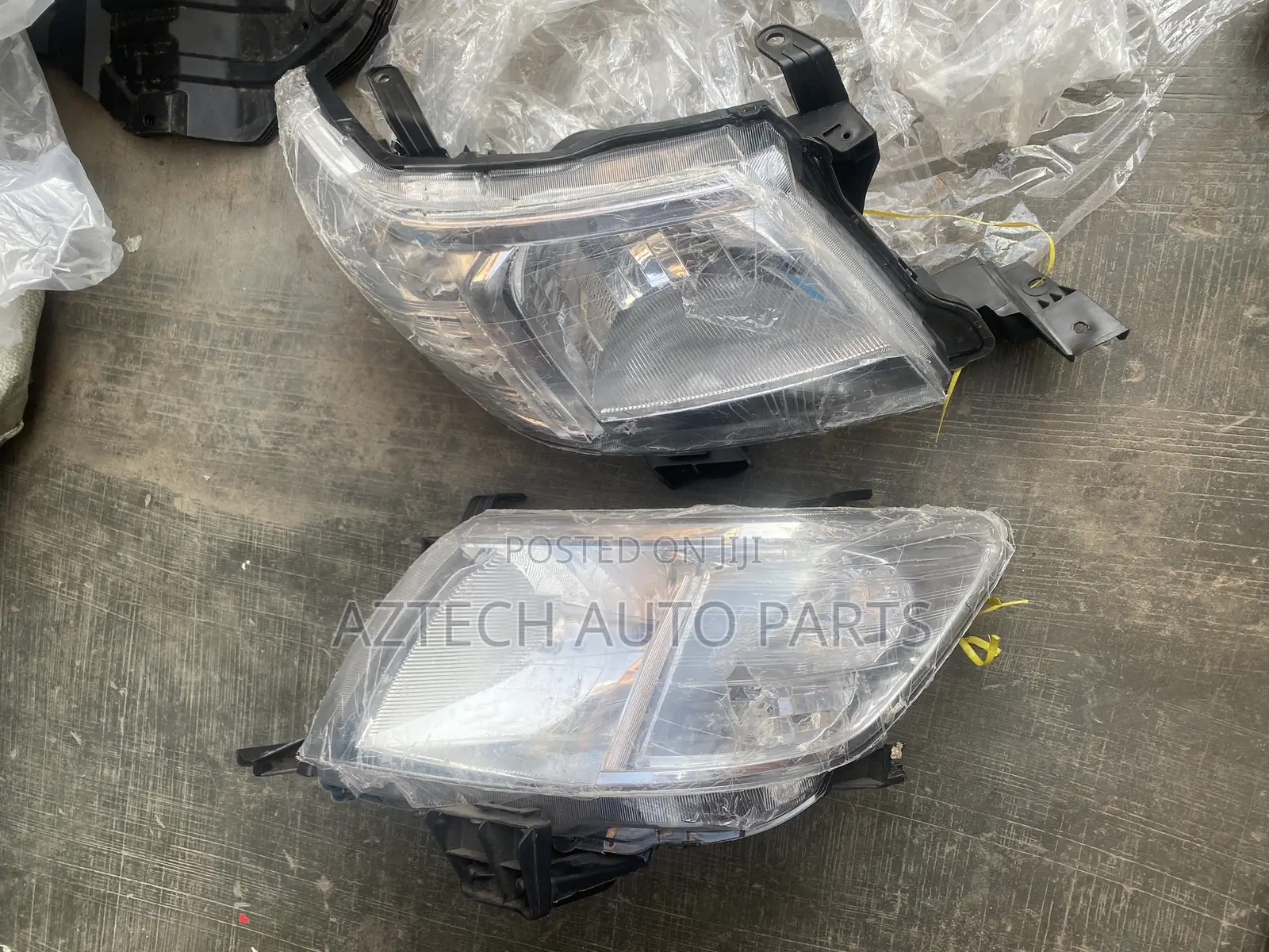 Toyota Hilux 2009-2014 Headlights