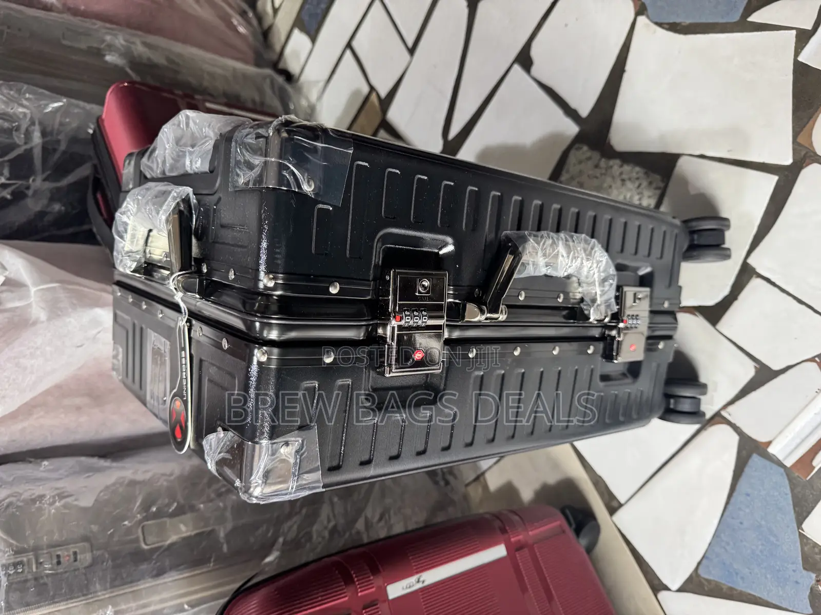Quality Purely Locks No Zip 20 Inches Hand Luggage.