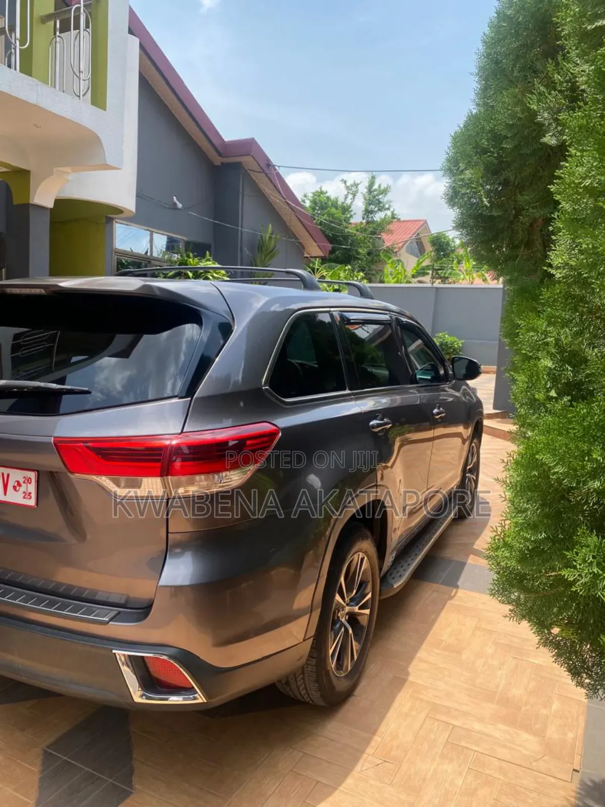 Toyota RAV4 XLE 4dr SUV (2.5L 4cyl 6A) 2018 Brown
