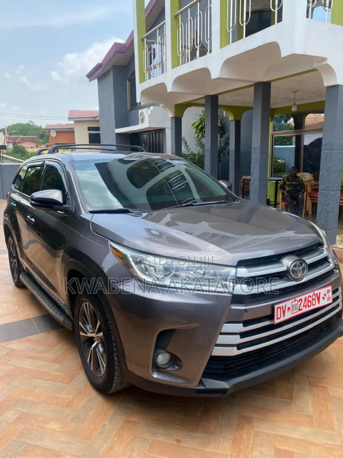 Toyota RAV4 XLE 4dr SUV (2.5L 4cyl 6A) 2018 Brown
