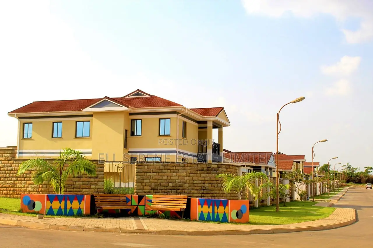 5bdrm House in Pgl Estate, Kumasi Metropolitan for sale