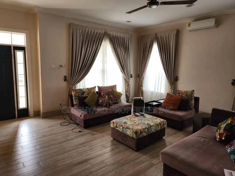 4bdrm House in C25 Royal Palm, Tema Metropolitan for sale